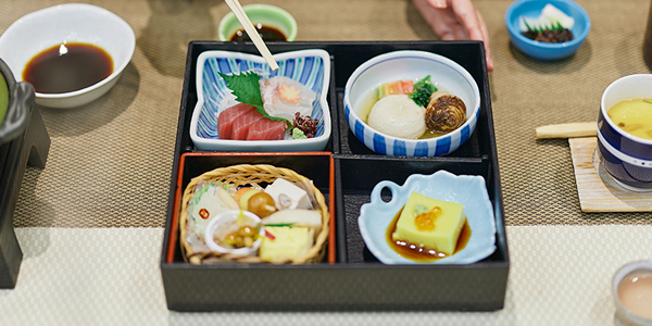 精進落としとは何を食べる？料理内容やメニュー例を紹介